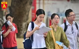 Cận cảnh các thí sinh tập trung làm bài trong phòng thi